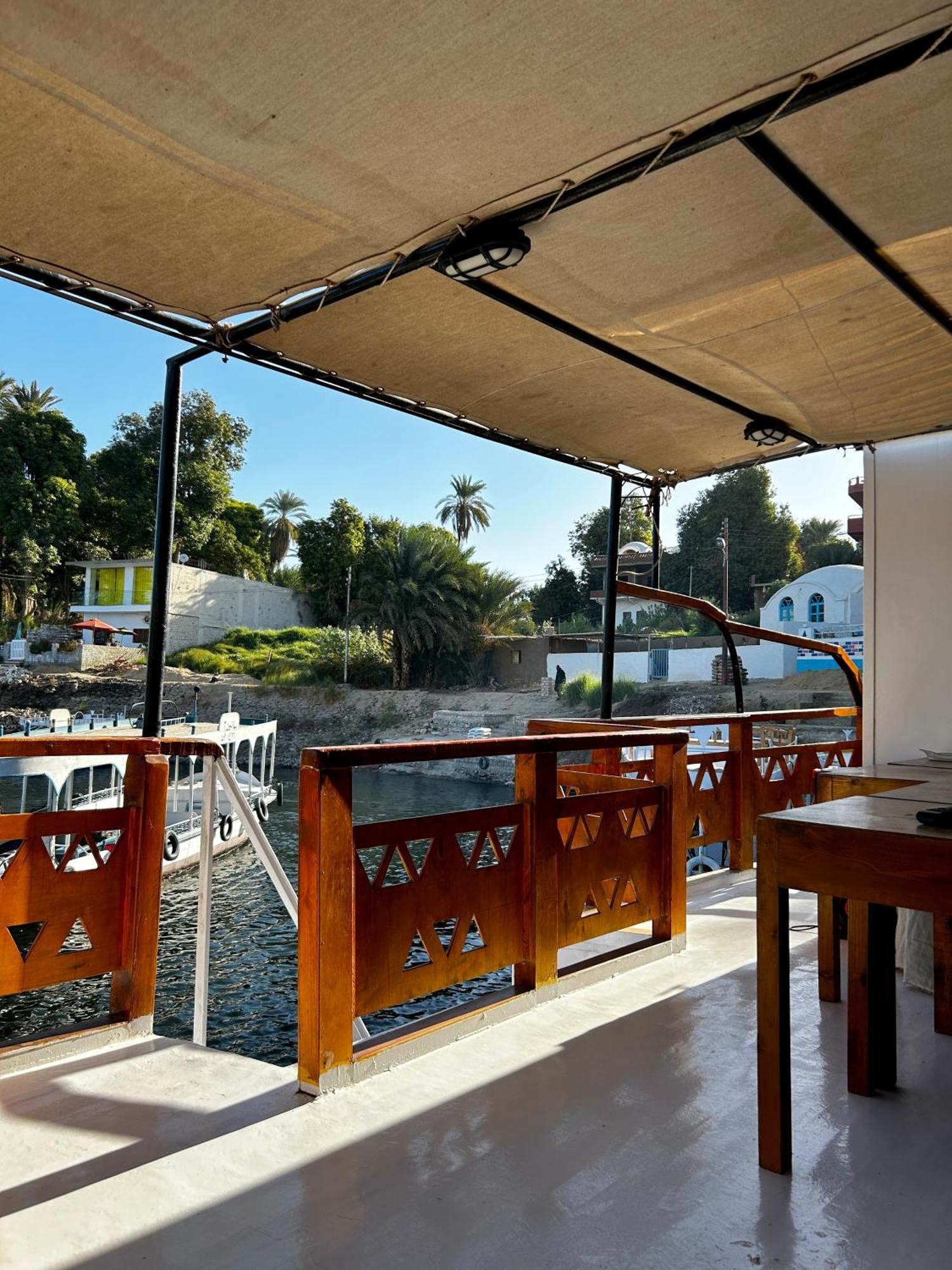 Houseboat Hotel And Nile Cruises Zainoba アスワン エクステリア 写真