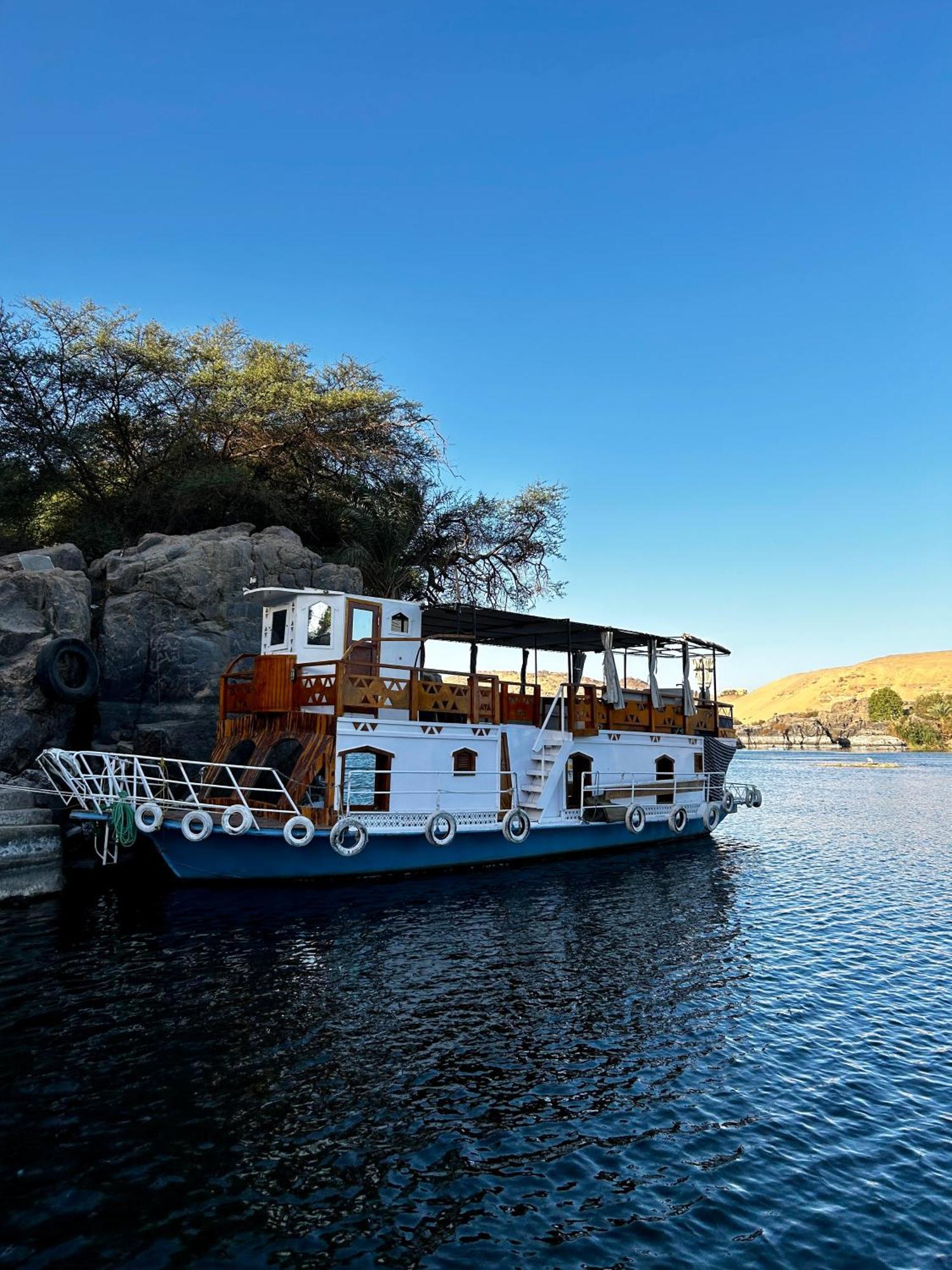 Houseboat Hotel And Nile Cruises Zainoba アスワン エクステリア 写真