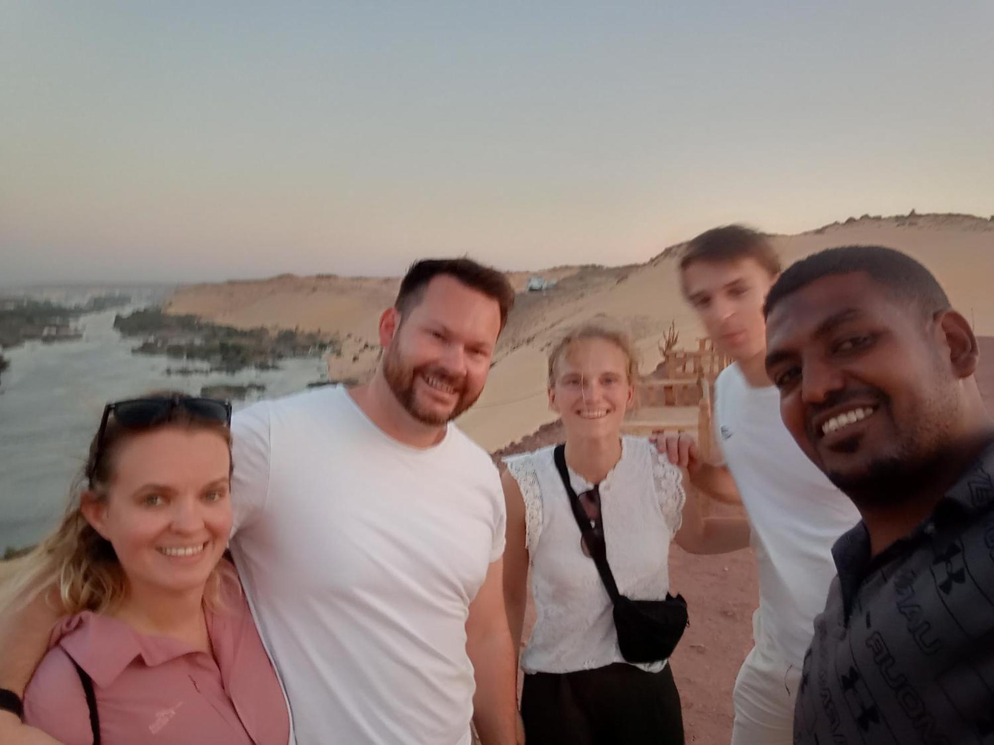Houseboat Hotel And Nile Cruises Zainoba アスワン エクステリア 写真